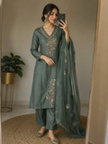 Moss Green – The Elegance of Emerald 💚